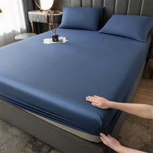 Load image into Gallery viewer, 100% Waterproof Mattress Protector Cover Elastic Fitted Sheet