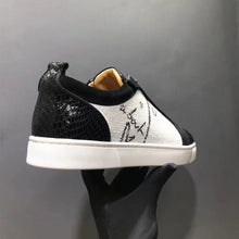 Load image into Gallery viewer, Fashion leather low top men and women shoes Flat casual board shoes