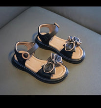 Load image into Gallery viewer, Girls Bowtie Sandals Sweet Princess Classic Simple Children Sandals
